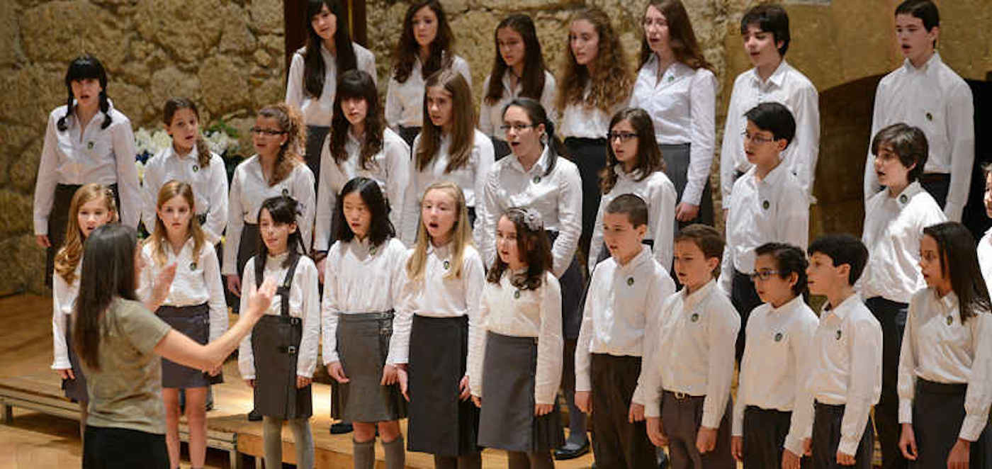 Coro infantil interpretando una canción / ARCHIVO