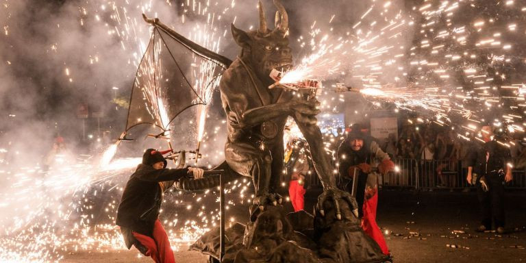 'Diables' realizando un correfoc en Santa Eulàlia / AJUNTAMENT DE BARCELONA