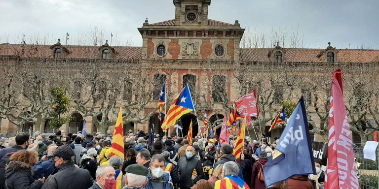 Protesta frente al Parlament que ha organizado la ANC / ANC