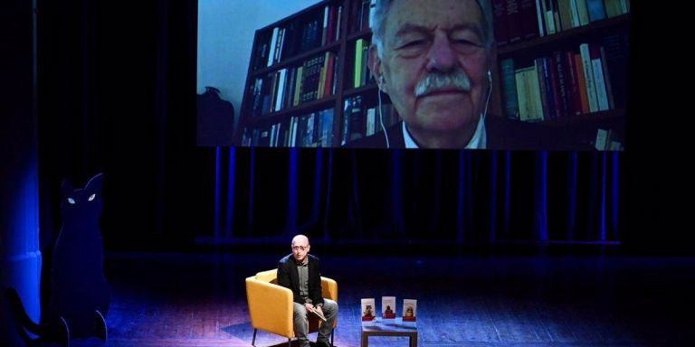 El autor Eduardo Mendoza durante su intervención telemática en el Festival BCNegra / ICUB