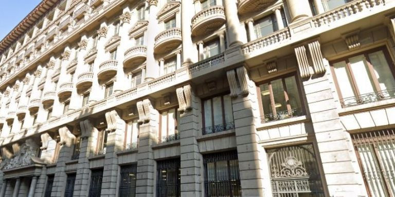 Edificio de la Via Laietana donde se trasladará a los trabajadores municipales / GOOGLE MAPS 