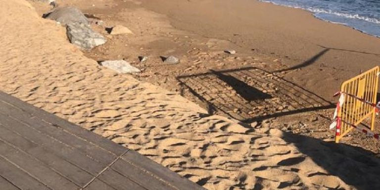 La arena de la playa de la Barca Maria desapareciendo poco a poco / CEDIDA