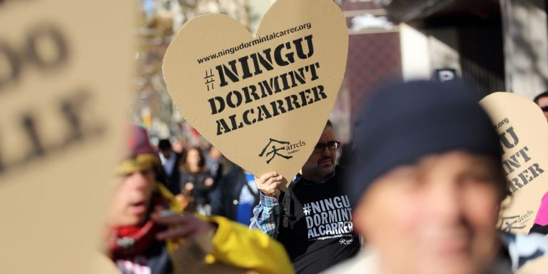 Manifestación en Barcelona organizada por la Fundació Arrels 