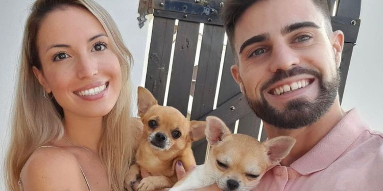 Débora con Baloo a la izquierda y Xavi con Bimba a la derecha / INSTAGRAM