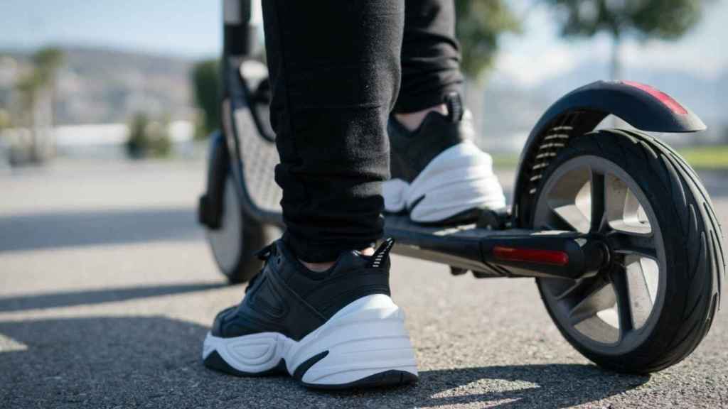 Imagen de archivo de un patinete eléctrico / GUARDIA URBANA