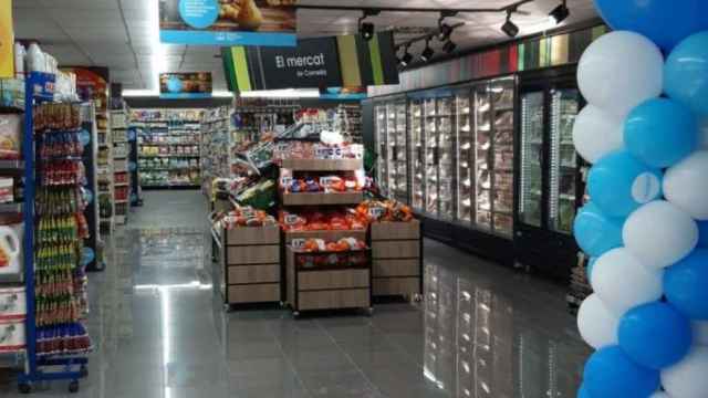 Interior de un supermercado de Caprabo / CAPRABO