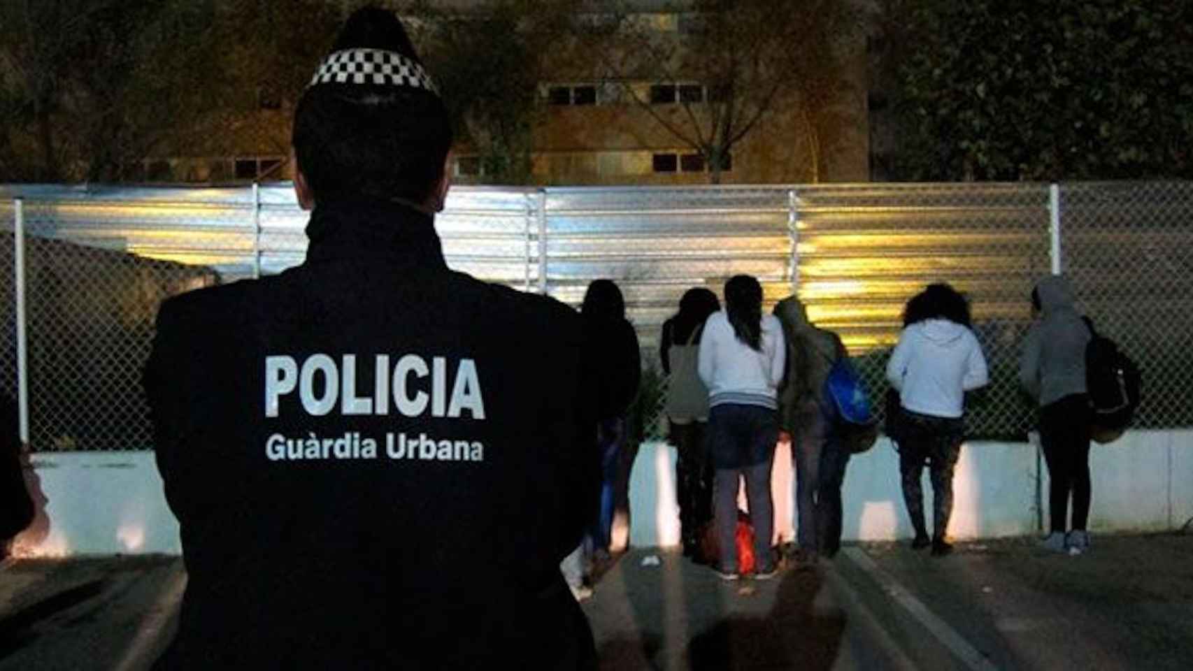 Un operativo de la Guardia Urbana contra la prostitución, en una imagen de archivo / ARCHIVO - EP