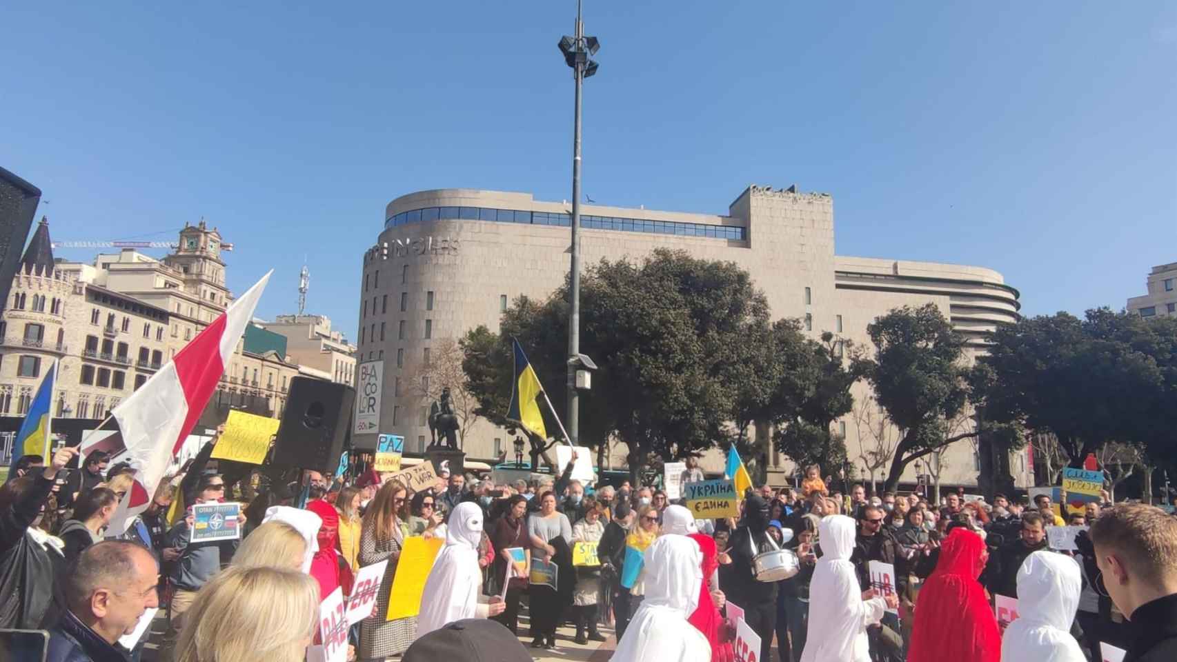 Protesta en Barcelona contra la invasión rusa de Ucrania / EUROPA PRESS