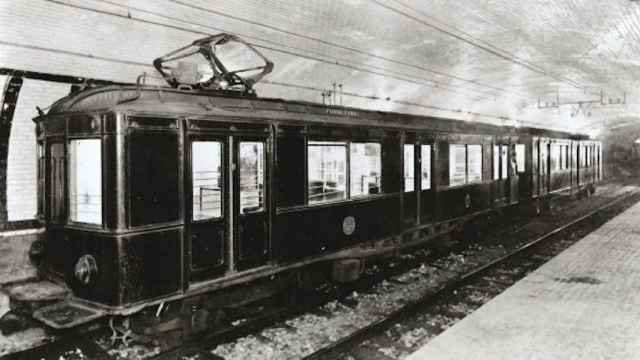 Un convoy de metro antiguo de Barcelona