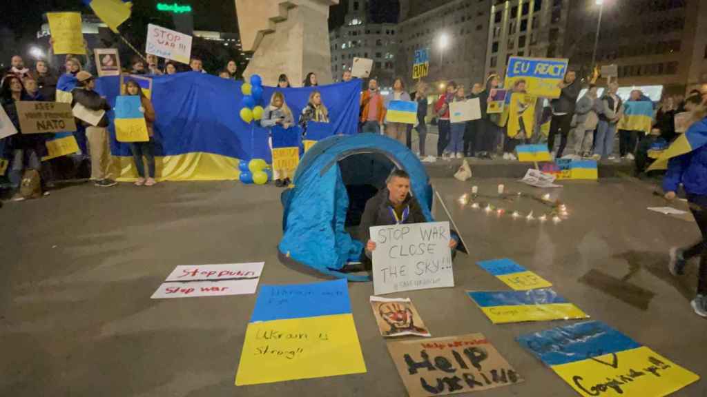 Un ucraniano en la acampada de plaza de Catalunya / CEDIDA - EDORTA MORENO