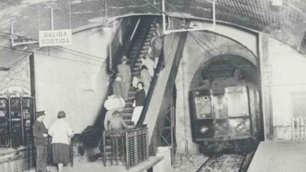 Imagen de 1932 de una antigua estación del metro de Barcelona