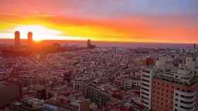 Vistas panorámicas de Barcelona durante el atardecer
