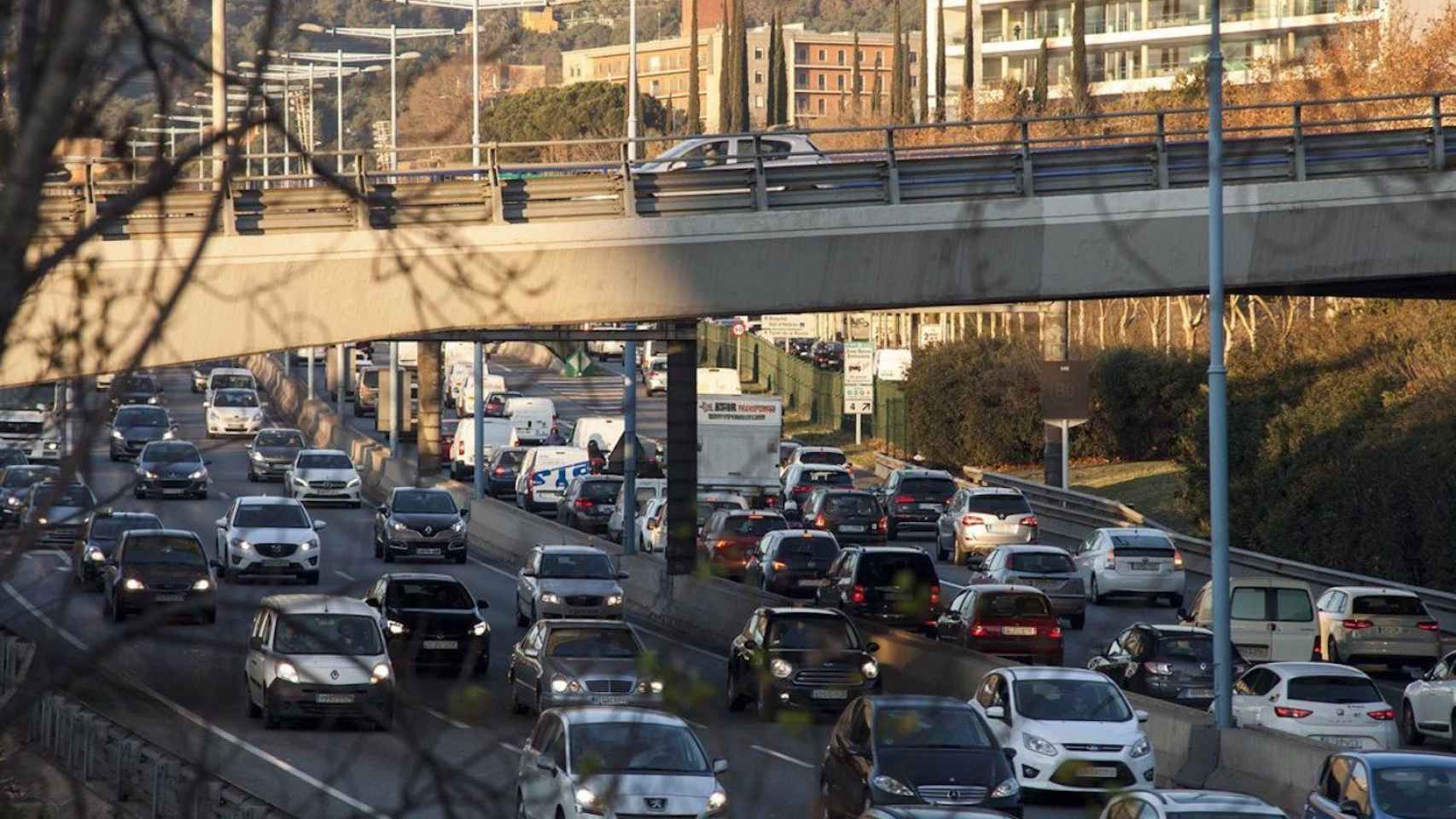 Atasco en la ronda de Dalt de Barcelona / EUROPA PRESS