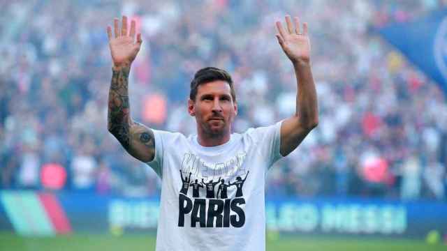 Lionel Messi, en su presentación con el PSG, ante 48.000 espectadores del Parque de los Príncipes / EFE