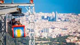 El Embruixabruixes, con Barcelona al fondo / PARQUE DE ATRACCIONES DEL TIBIDABO