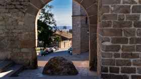 Menhir del Ángel situado en el Monasterio de Pedralbes / INMA SANTOS