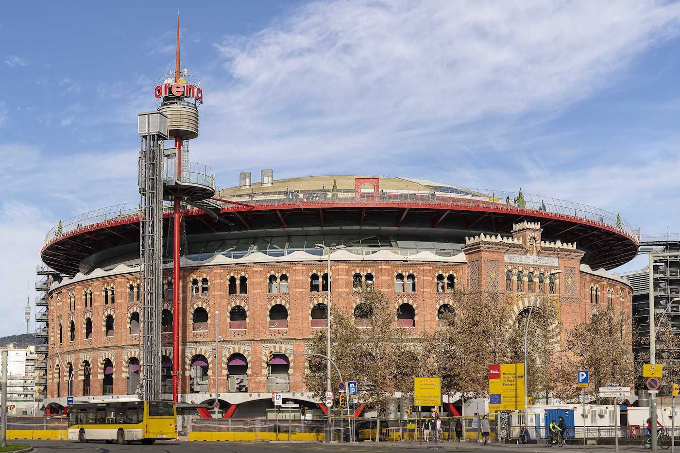 Fachada del centro comercial Arenas de Barcelona / INMA SANTOS