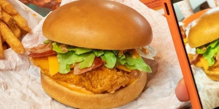 Hamburguesa de Popeyes / POPEYES 