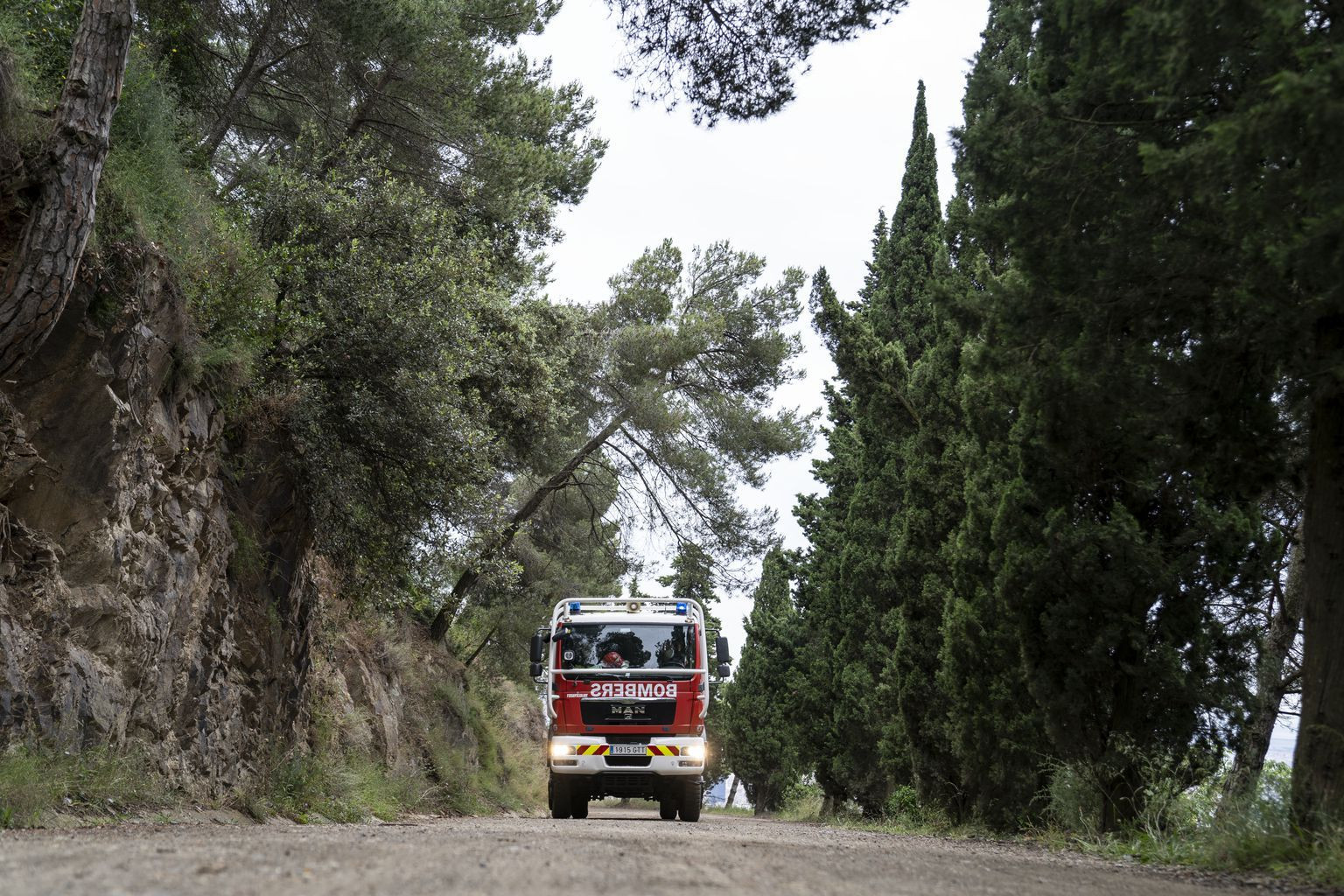 Un camión de los Bombers de Barcelona circula por Collserola / AYUNTAMIENTO DE BARCELONA