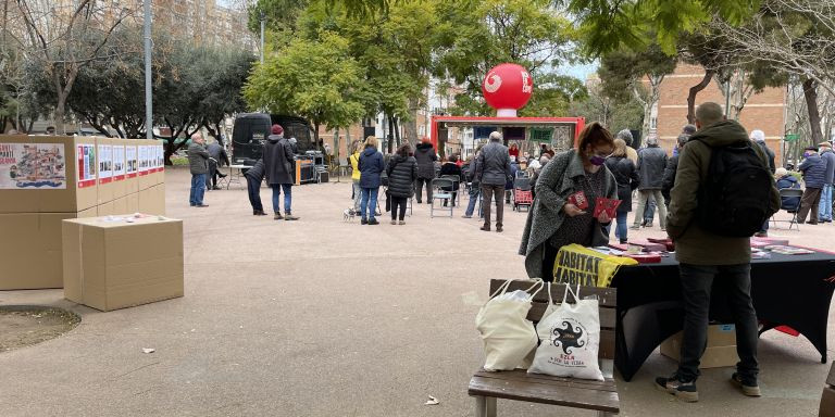 Asistentes a un mitin de BeC en Sant Martí / METRÓPOLI