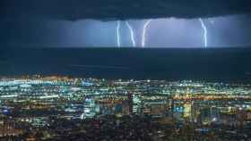 Rayos sobre el mar en Barcelona / ALFONS PUERTAS / OBSERVATORI FABRA