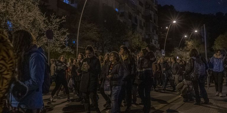 Grupos de mujeres durante la manifestación feminista en Ciutat Meridiana / MA