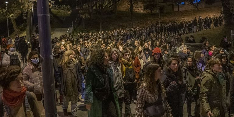 Riada de mujeres en la manifestación feminista nocturna de Ciutat Meridiana / MA