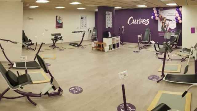 Curves, el primer gimnasio para mujeres de Barcelona / CURVES