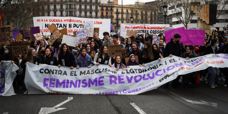 Manifestación estudiantil por el 8-M en Barcelona / LUIS MIGUEL AÑÓN - METRÓPOLI