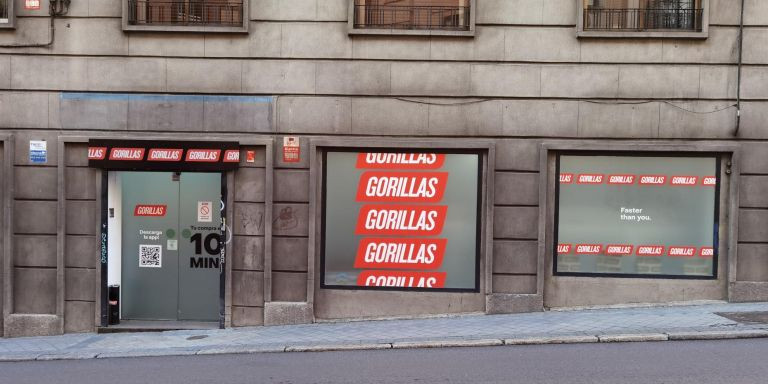 Exterior de un supermercado fantasma de Gorillas