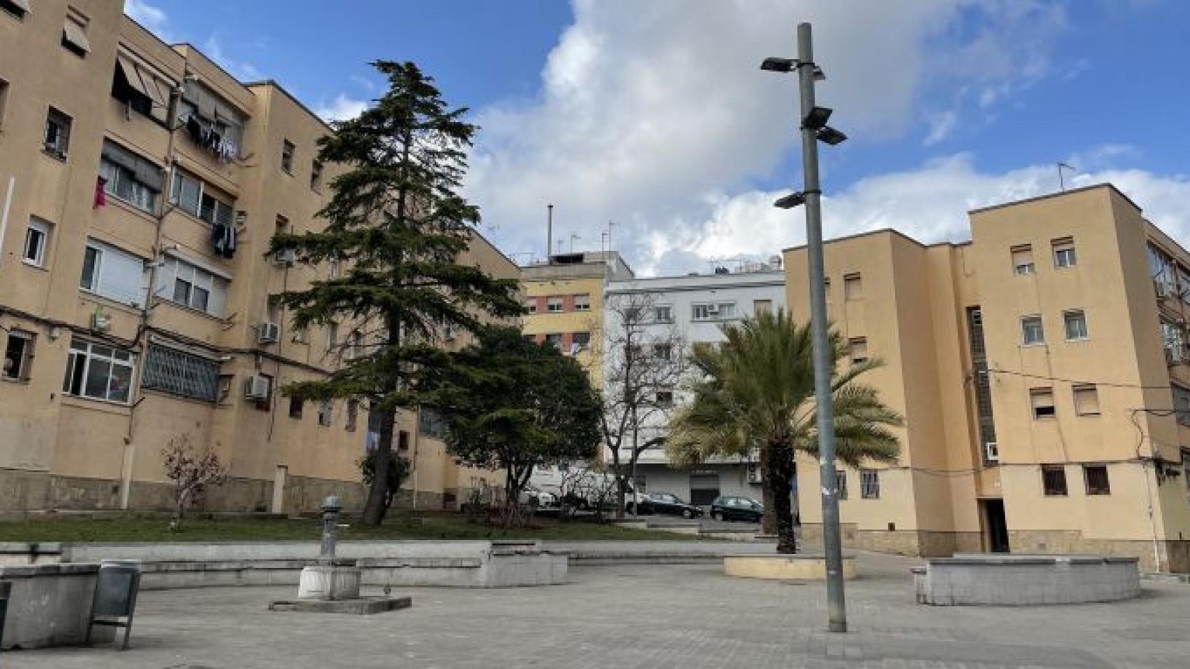 Plaza de los bloques del barrio de La Florida de L'Hospitalet / MA