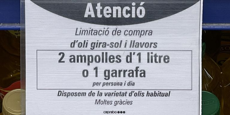 Para evitar que los clientes hagan acopio, Caprabo limita la venta de aceite de girasol / METRÓPOLI