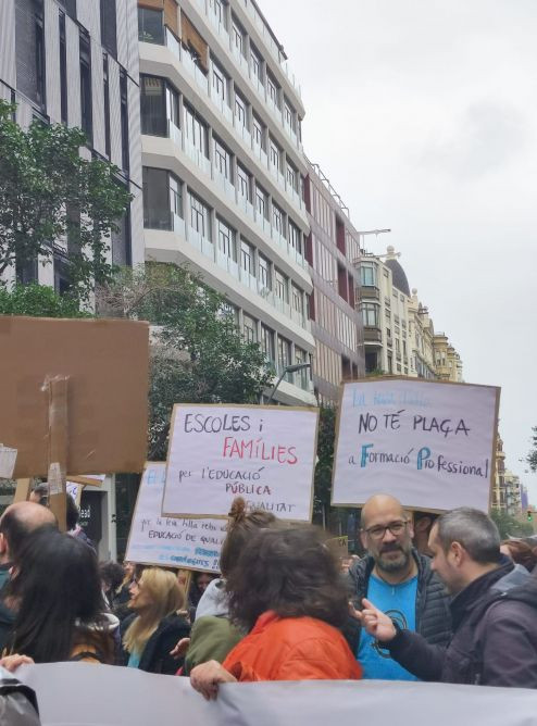 Imágenes de la manifestación de profesores en el segundo día de huelga / METRÓPOLI