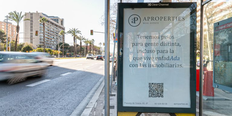 Un cartel de la campaña de la inmobiliaria aProperties en la Diagonal / aProperties