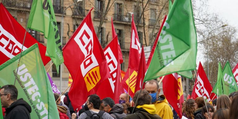 Manifestación de profesores en la plaza Universitat de Barcelona / LUIS MIGUEL AÑÓN (MA)