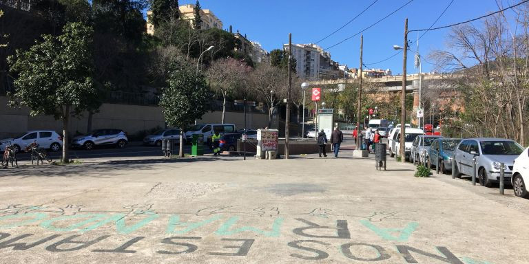 Plaza en la avenida de Vallcarca / METRÓPOLI - RP