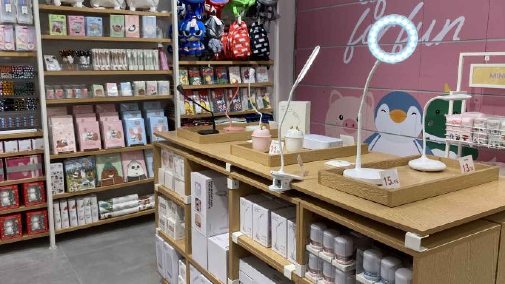 Interior de la tienda de Miniso en Barcelona