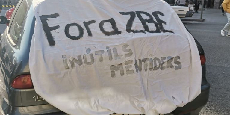 Pancarta durante una manifestación contra la ZBE / CEDIDA