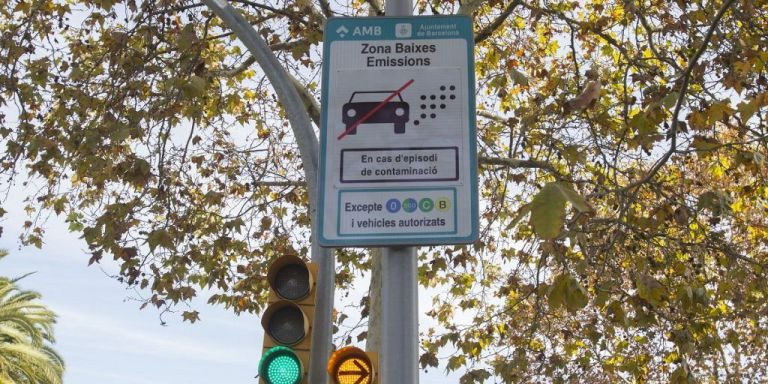 Señal ZBE en la avenida Diagonal / AYUNTAMIENTO DE BARCELONA