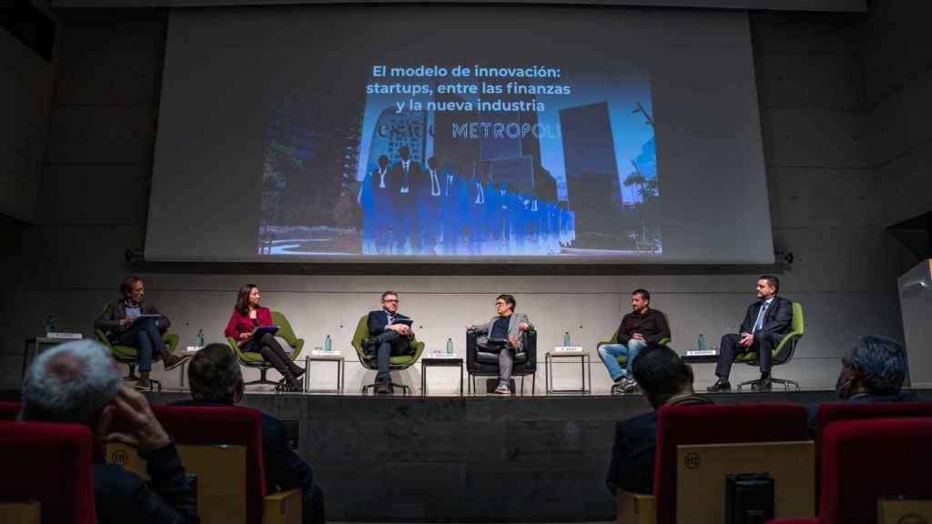 Xavier López, Helena Torras, Xavier Ferràs, Manel Manchón, Miquel Martí y Ezequel Navarro, en Esade / LUIS MIGUEL AÑÓN (MA)