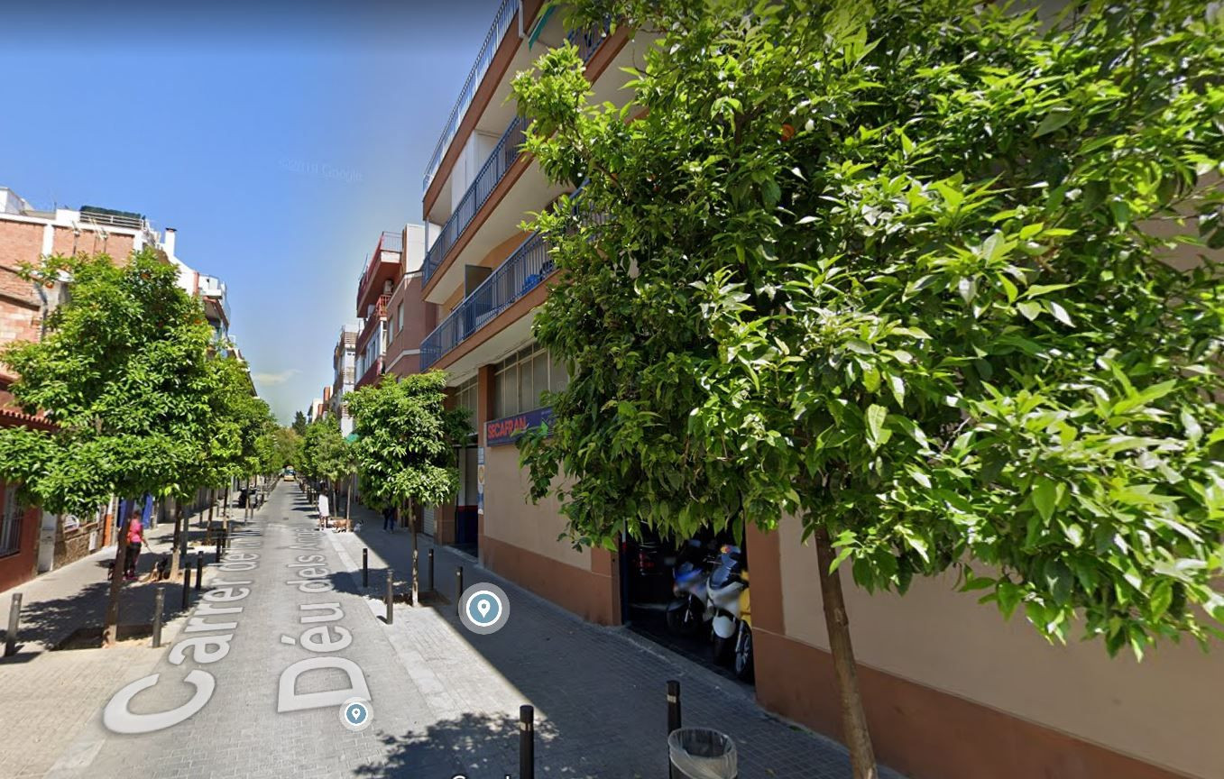 La calle Mare de Déu dels Àngels donde se ha producido el tiroteo / GOOGLE MAPS