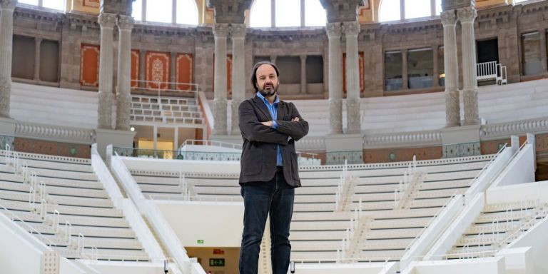 Retrato de Josep Serra, director del MNAC, en la sala oval / LUIS MIGUEL AÑÓN (MA)