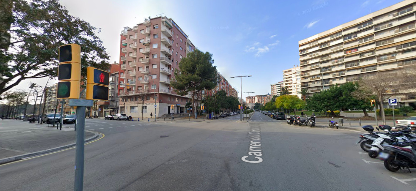 Calle del Cardenal Roig de Les Corts próxima al lugar en el que engatusaron a una anciana / GOOGLE MAPS