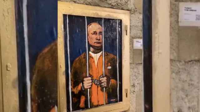 TVBoy pinta a Putin encarcelado en la plaza Sant Jaume / INSTAGRAM