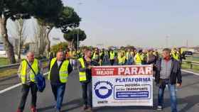 Transportistas en huelga vuelven a cortar la ronda Litoral / EUROPA PRESS