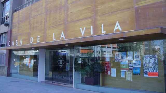 Fachada del Ayuntamiento de Sant Adrià