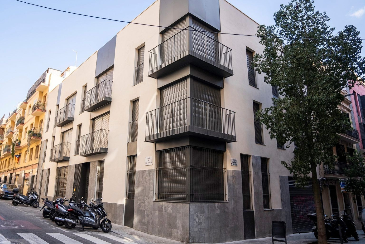 Edificio adquirido por el Ayuntamiento en Gràcia para destinarlo a vivienda social / AJ BCN