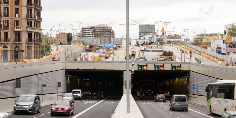 Vehículos en ambos sentidos de la circulación del túnel de Glòries / AYUNTAMIENTO DE BARCELONA