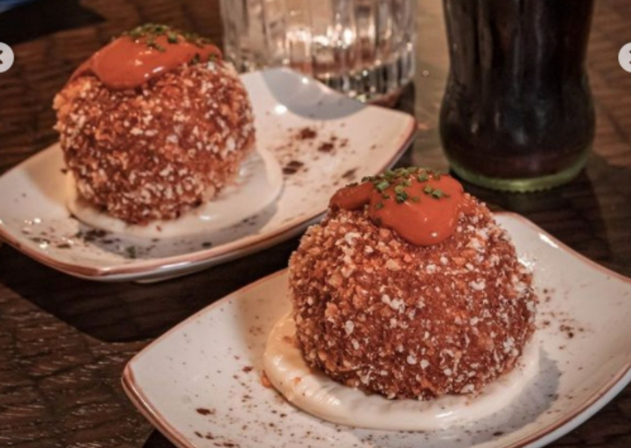 La Bomba de cua de bou al vi negre, uno de los platos ofrecidos en el paseo gastronómico / PASSEIG DE GOURMETS