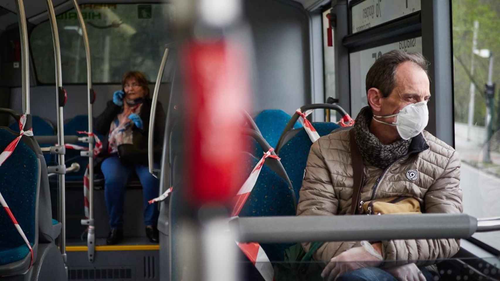 La mascarilla seguirá siendo obligatoria en el transporte público / EUROPA PRESS